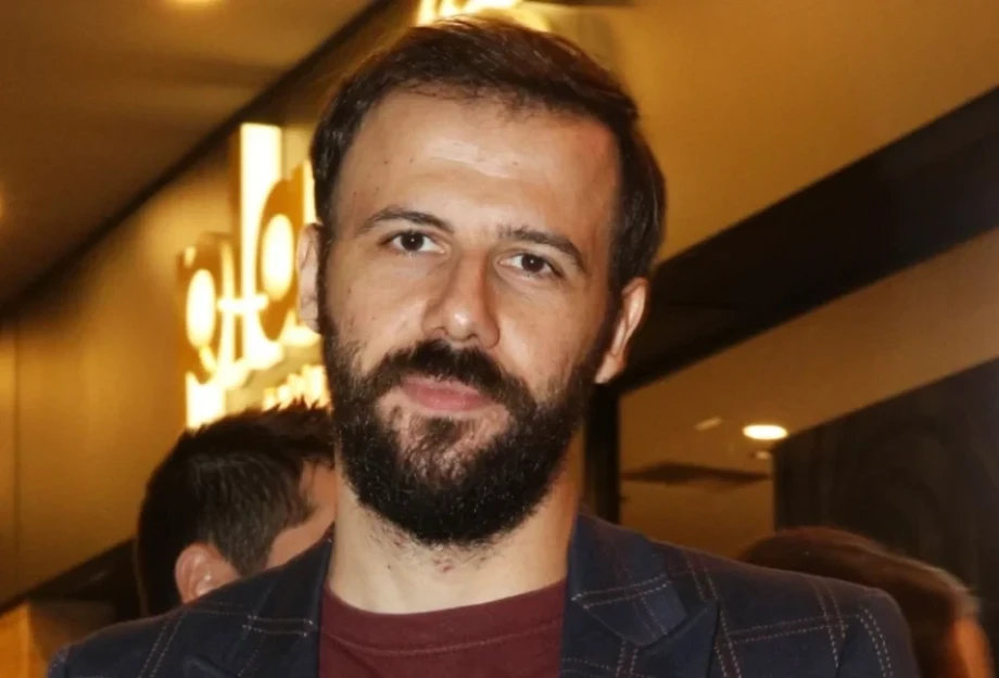 Νίκος Γκέλια: Βρήκα σε σύντροφό μου δουλειά σε διαφημιστική και έκανε σχέση με τον διευθυντή παραγωγής Νίκος Γκέλια: Βρήκα σε σύντροφό μου δουλειά σε διαφημιστική και έκανε σχέση με τον διευθυντή παραγωγής