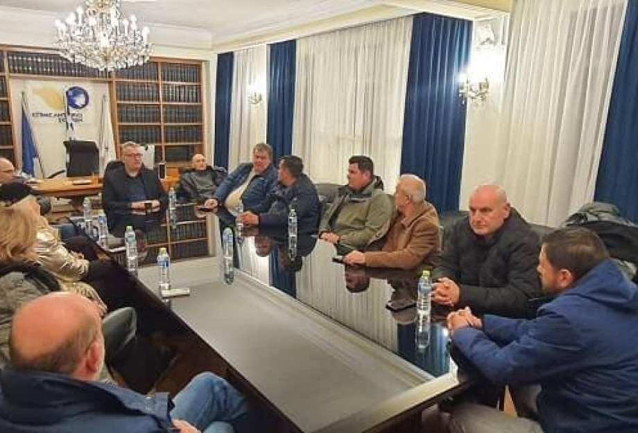 Στήριξη στον αγώνα των αγροτών από παραγωγικούς φορείς του Νομού Σερρών Στήριξη στον αγώνα των αγροτών από παραγωγικούς φορείς του Νομού Σερρών