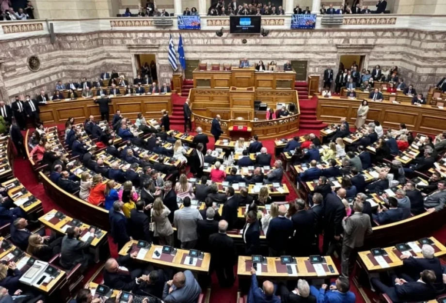 Πέρασε με 176 «Ναι» το νομοσχέδιο για τα ομόφuλα ζευγάρια Πέρασε με 176 «Ναι» το νομοσχέδιο για τα ομόφuλα ζευγάρια