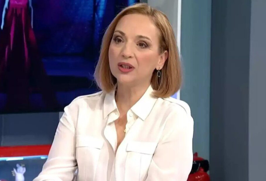 Μαρία Καλλιμάνη: «Ο πατέρας μου κάθε Σάββατο μας πήγαινε στα μπουζούκια όταν ήμασταν στο δημοτικό» Μαρία Καλλιμάνη: «Ο πατέρας μου κάθε Σάββατο μας πήγαινε στα μπουζούκια όταν ήμασταν στο δημοτικό»