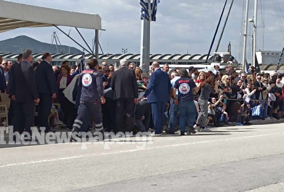 Βόλος: Ατύχημα στην παρέλαση – Νεαρός στρατιώτης βρέθηκε στο έδαφος Βόλος: Ατύχημα στην παρέλαση – Νεαρός στρατιώτης βρέθηκε στο έδαφος