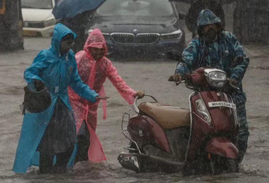 Ινδία: 13 νεκροί σε πλημμύρες στα Ιμαλάια – 3.700 άνθρωποι χρειάστηκε να απεγκλωβιστούν Ινδία: 13 νεκροί σε πλημμύρες στα Ιμαλάια – 3.700 άνθρωποι χρειάστηκε να απεγκλωβιστούν