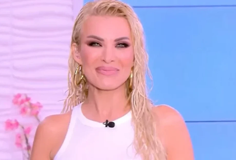 Κατερίνα Καινούργιου: Μικρή έντυνα τον αδερφό μου κορίτσι και τον φώναζα «Έλενα» Κατερίνα Καινούργιου: Μικρή έντυνα τον αδερφό μου κορίτσι και τον φώναζα «Έλενα»