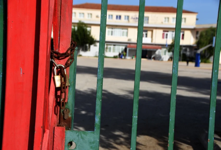 Πάτρα: Είχαν στήσει κύκλωμα διακίνησης ναρκωτικών σε σχολείο – 19 συλλήψεις Πάτρα: Είχαν στήσει κύκλωμα διακίνησης ναρκωτικών σε σχολείο – 19 συλλήψεις