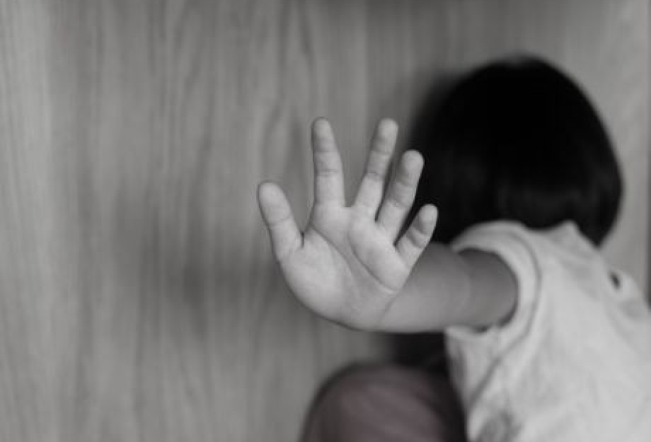 Ηράκλειο: «Της έκλεινε το στόμα να μην κλαίει, είχε σημάδια» – Σοκαριστική μαρτυρία για την κακοποίηση της 3χρονης Ηράκλειο: «Της έκλεινε το στόμα να μην κλαίει, είχε σημάδια» – Σοκαριστική μαρτυρία για την κακοποίηση της 3χρονης