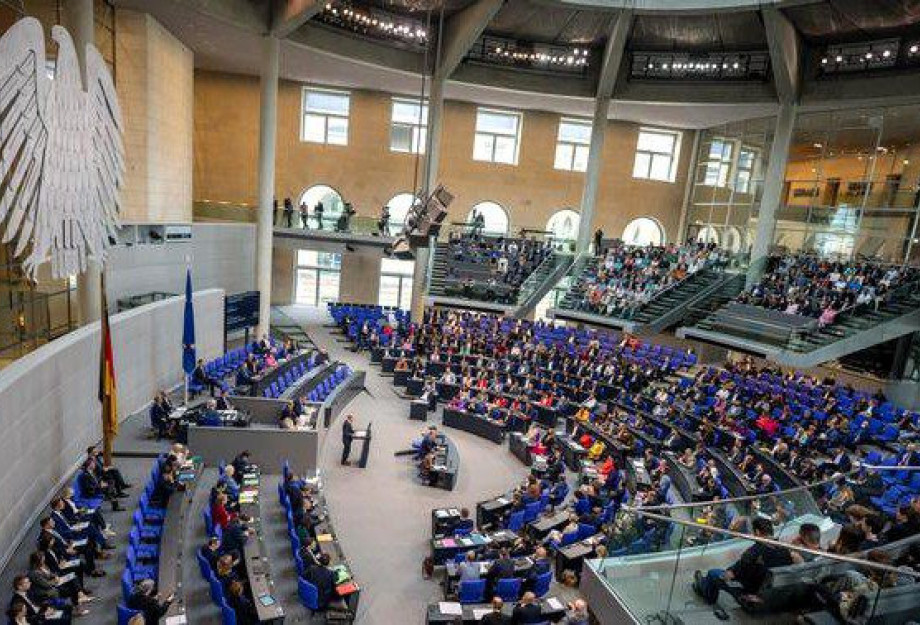 Γερμανία: Ρευστό το πολιτικό σκηνικό μετά τη διάλυση του συνασπισμού Γερμανία: Ρευστό το πολιτικό σκηνικό μετά τη διάλυση του συνασπισμού