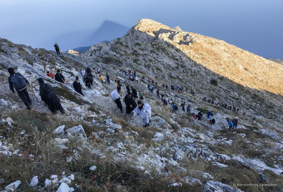 Ατύχημα στην κορυφή του Άθωνα – Αμέσως στήθηκε επιχείρηση μεταφοράς Ατύχημα στην κορυφή του Άθωνα – Αμέσως στήθηκε επιχείρηση μεταφοράς