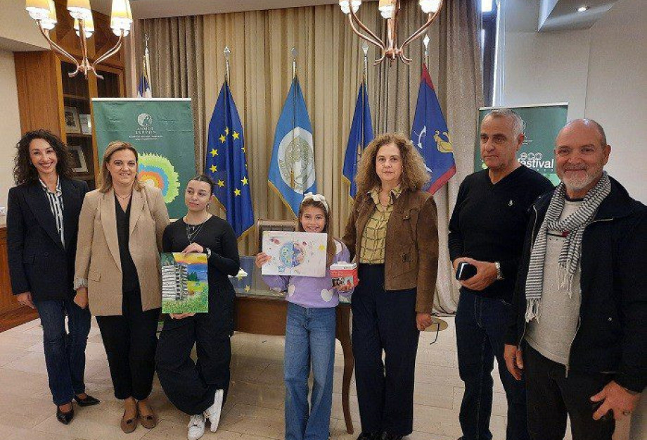 Βραβεύτηκαν 2 μαθήτριες στον διαγωνισμό ζωγραφικής του «ECO Festival» Βραβεύτηκαν 2 μαθήτριες στον διαγωνισμό ζωγραφικής του «ECO Festival»