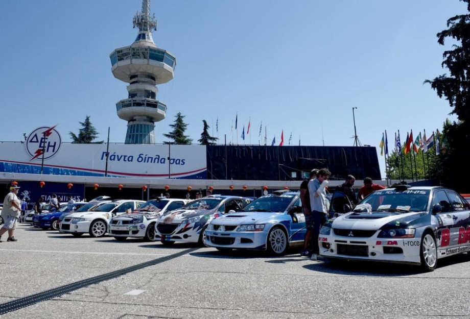Για το 56ο Ράλλυ της ΔΕΘ από την πλατεία Αριστοτέλους το ξεκίνημα του αγώνα Για το 56ο Ράλλυ της ΔΕΘ από την πλατεία Αριστοτέλους το ξεκίνημα του αγώνα