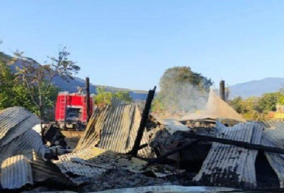 Στο Άγκιστρο του Δήμου Σιντικής κτηνοτροφική μονάδα τυλίχθηκε στις φλόγες Στο Άγκιστρο του Δήμου Σιντικής κτηνοτροφική μονάδα τυλίχθηκε στις φλόγες