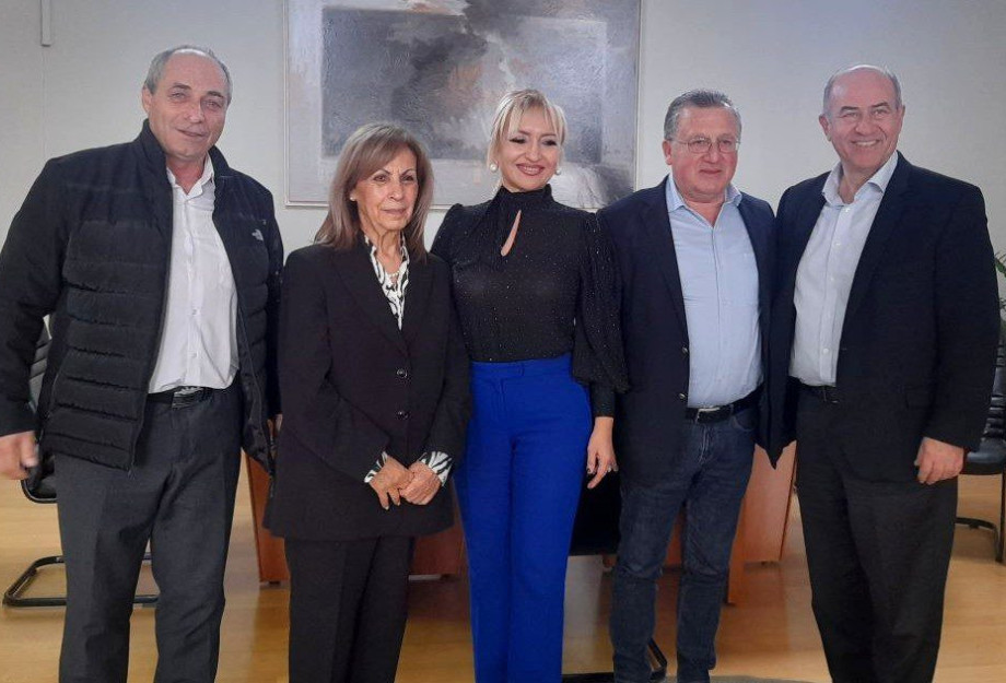Συνάντηση της Περιφερειάρχη ΚΜ Αθηνάς Αηδονά με τους Δημάρχους της Π.Ε. Πιερίας – Δύο νέα σχολεία κατασκευάζονται στην Πιερία Συνάντηση της Περιφερειάρχη ΚΜ Αθηνάς Αηδονά με τους Δημάρχους της Π.Ε. Πιερίας – Δύο νέα σχολεία κατασκευάζονται στην Πιερία