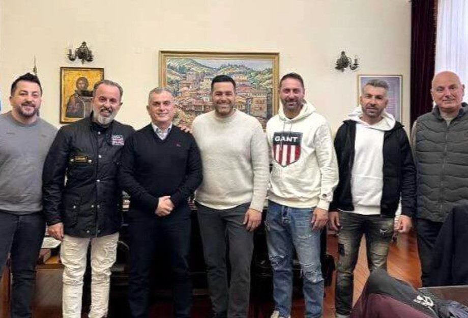 Συνάντηση του νέου προεδρείου της Εστίασης με τον Αντιπεριφερειάρχη Σερρών Παναγιώτη Σπυρόπουλο Συνάντηση του νέου προεδρείου της Εστίασης με τον Αντιπεριφερειάρχη Σερρών Παναγιώτη Σπυρόπουλο