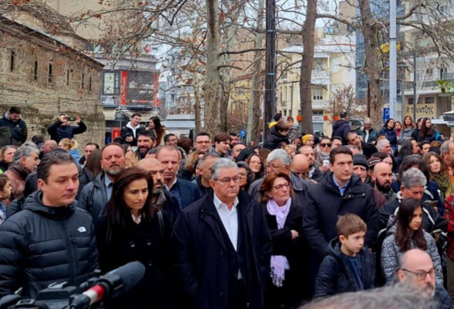 Για το δυστύχημα στα Τέμπη είχαμε την Κυριακή συγκεντρώσεις σε πολλές πόλεις της Ελλάδας και στις Σέρρες Για το δυστύχημα στα Τέμπη είχαμε την Κυριακή συγκεντρώσεις σε πολλές πόλεις της Ελλάδας και στις Σέρρες