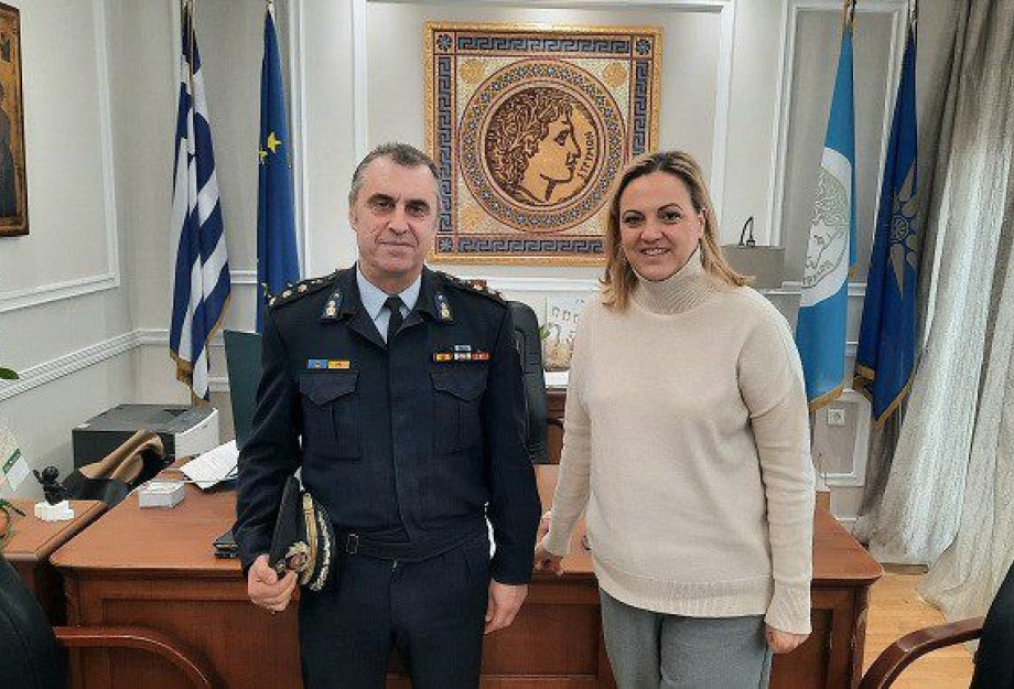 Εθιμοτυπική συνάντηση της Δημάρχου Σερρών με τον Διοικητή της ΔΙ.ΠΥ.Ν. Σερρών Εθιμοτυπική συνάντηση της Δημάρχου Σερρών με τον Διοικητή της ΔΙ.ΠΥ.Ν. Σερρών