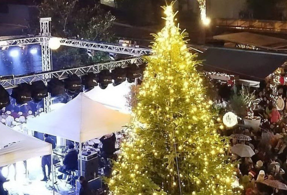 Σέρρες: Ξεκίνησε η «Πολιτεία των Ευχών» με τη φωταγώγηση του χριστουγεννιάτικου δέντρου Σέρρες: Ξεκίνησε η «Πολιτεία των Ευχών» με τη φωταγώγηση του χριστουγεννιάτικου δέντρου