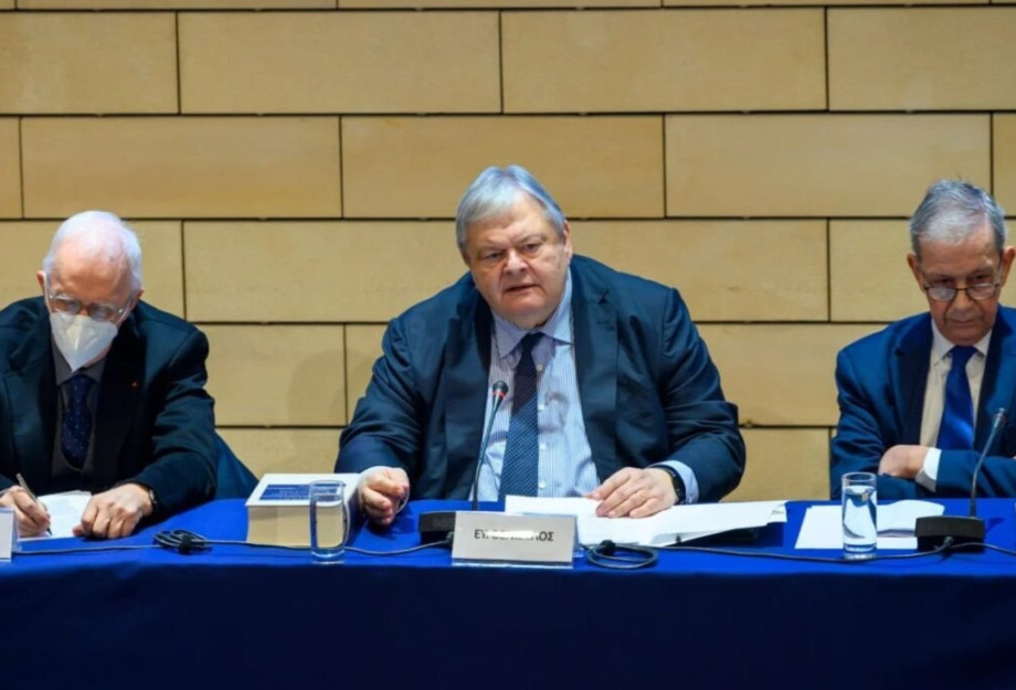 Ε. Βενιζέλος: Εκδήλωση για την κυκλοφορία της έκδοσης «Το ελληνικό σύνταγμα – Κατ΄άρθρο Ερμηνεία Τόμο Ι, Άρθρα 1 – 25» Ε. Βενιζέλος: Εκδήλωση για την κυκλοφορία της έκδοσης «Το ελληνικό σύνταγμα – Κατ΄άρθρο Ερμηνεία Τόμο Ι, Άρθρα 1 – 25»