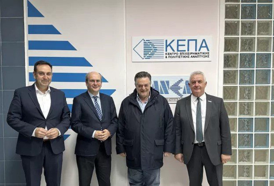 Ο Κωστής Χατζηδάκης στα γραφεία της ΚΕΠΑ-ΑΝΕΜ ΑΜΚΕ/ΕΦΕΠΑΕ Ο Κωστής Χατζηδάκης στα γραφεία της ΚΕΠΑ-ΑΝΕΜ ΑΜΚΕ/ΕΦΕΠΑΕ