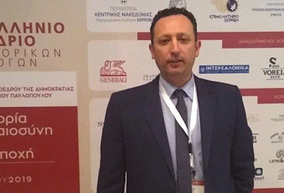 Σταύρος Αγγελάκης – led : Ορισμένους τους φτύνουν και αυτοί νομίζουν ότι ψιχαλίζει Σταύρος Αγγελάκης – led : Ορισμένους τους φτύνουν και αυτοί νομίζουν ότι ψιχαλίζει
