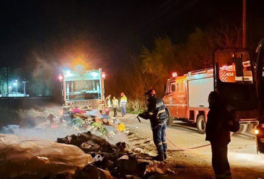Σέρρες: Φωτιά σε απορριμματοφόρο του Δήμου λόγω ρίψης στάχτης σε κάδο ανακύκλωσης Σέρρες: Φωτιά σε απορριμματοφόρο του Δήμου λόγω ρίψης στάχτης σε κάδο ανακύκλωσης