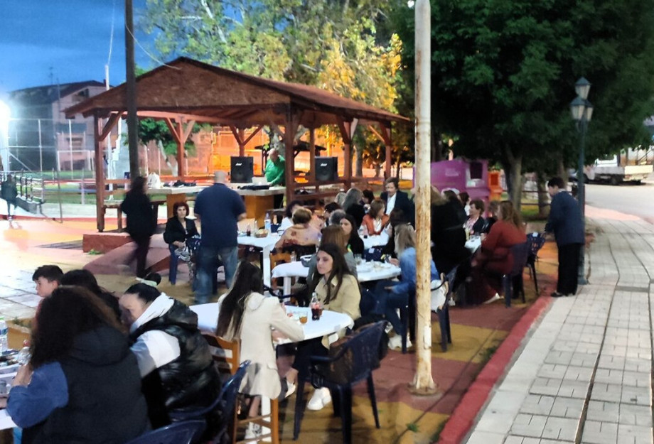 Με επιτυχία η εκδήλωση για την Γιορτή της Μητέρας στο Δραβήσκο Σερρών Με επιτυχία η εκδήλωση για την Γιορτή της Μητέρας στο Δραβήσκο Σερρών