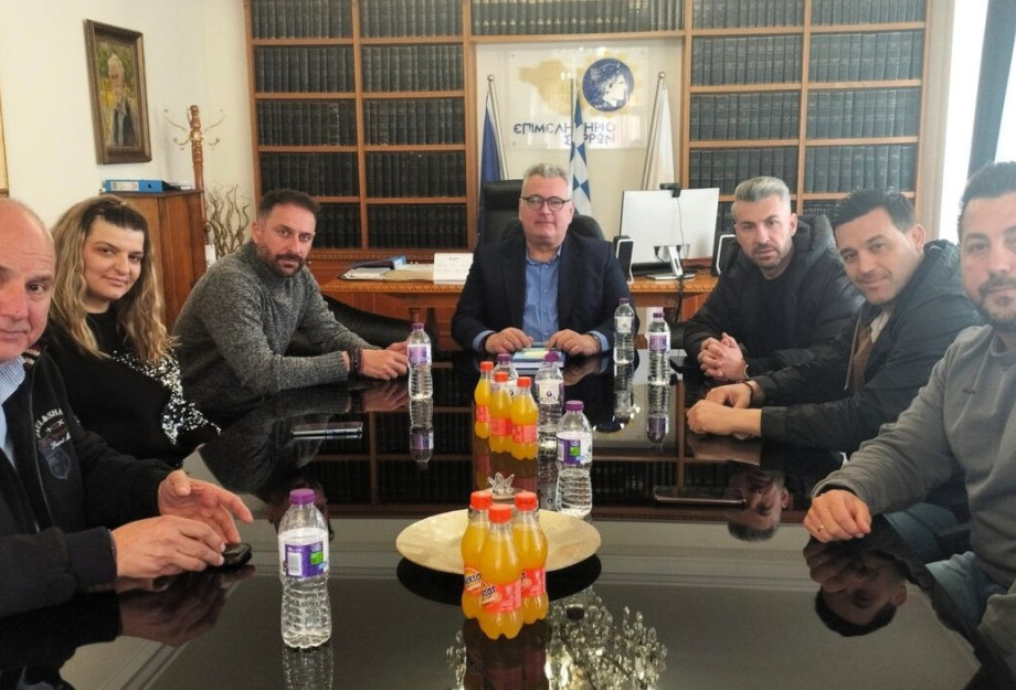 Συνάντηση του Προέδρου του Επιμελητηρίου Σερρών με το νέο ΔΣ της εστίασης Συνάντηση του Προέδρου του Επιμελητηρίου Σερρών με το νέο ΔΣ της εστίασης
