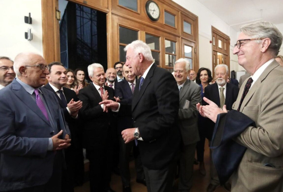 Αποκαλυπτήρια της τιμητικής σήμανσης σε αίθουσα της Βουλής για τη λειτουργία του ΣτΕ Αποκαλυπτήρια της τιμητικής σήμανσης σε αίθουσα της Βουλής για τη λειτουργία του ΣτΕ