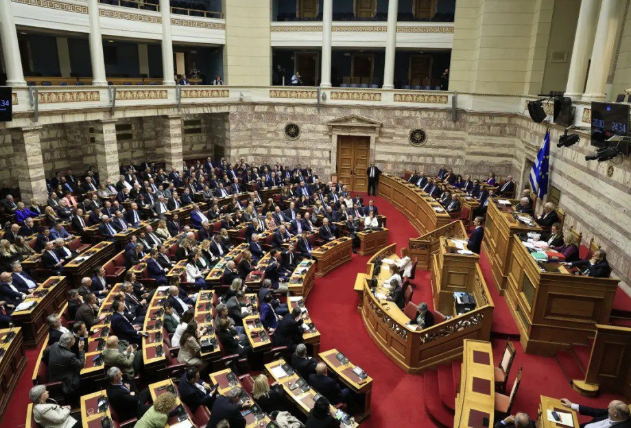 Από 11 βουλευτές της ΝΔ νέο «γαλάζιο αντάρτικο» Από 11 βουλευτές της ΝΔ νέο «γαλάζιο αντάρτικο»