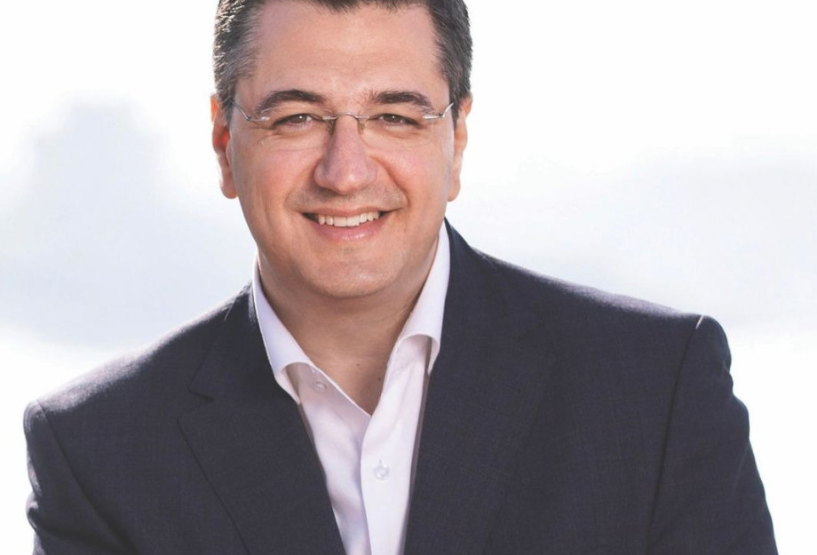 Απόστολος Τζιτζικώστας