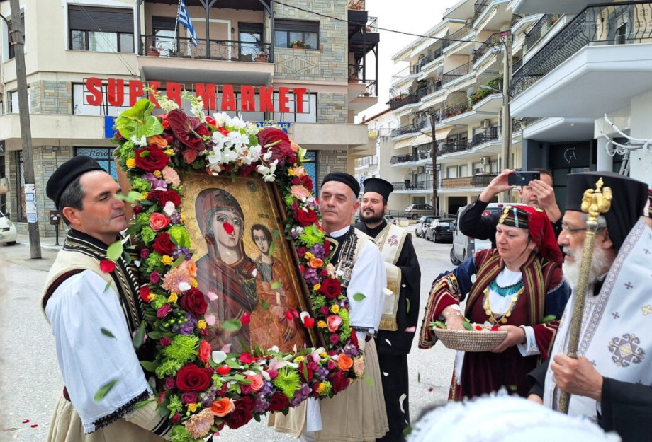 Με Λαμπρότητα η Υποδοχή της Ιεράς Εικόνας Παναγίας Οδηγήτριας Γράμμουστας στο Σιδηρόκαστρο Σερρών Με Λαμπρότητα η Υποδοχή της Ιεράς Εικόνας Παναγίας Οδηγήτριας Γράμμουστας στο Σιδηρόκαστρο Σερρών