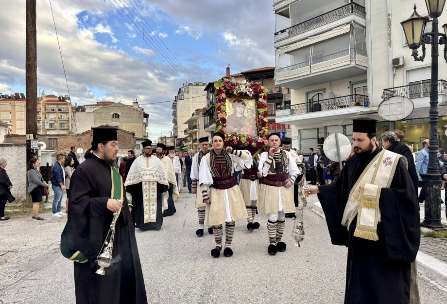 Σύλλογος Βλάχων Σιδηροκάστρου: Η θαυματουργή Εικόνα της Παναγίας Οδηγήτριας της Γράμμουστας στο Σιδηρόκαστρο Σύλλογος Βλάχων Σιδηροκάστρου: Η θαυματουργή Εικόνα της Παναγίας Οδηγήτριας της Γράμμουστας στο Σιδηρόκαστρο