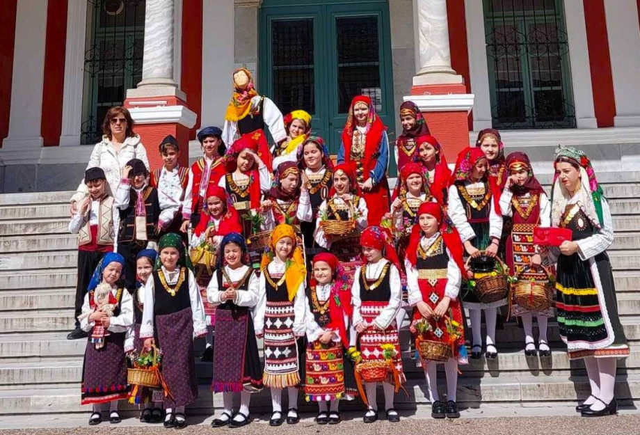 Κάλαντα του Λάζαρου από την Θρακική Εστία Νομού Σερρών Κάλαντα του Λάζαρου από την Θρακική Εστία Νομού Σερρών