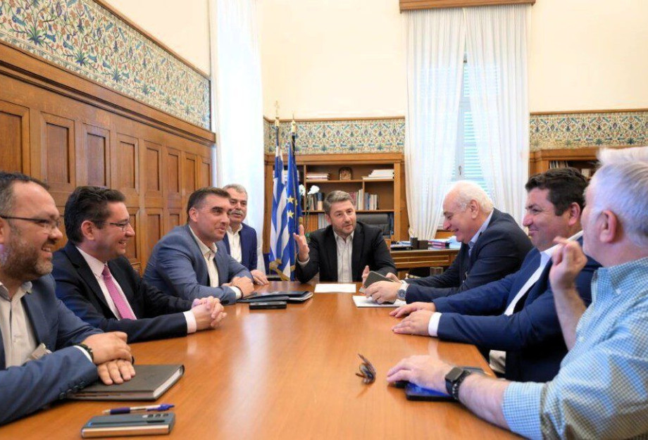 Συνάντηση αντιπροσωπείας του Ελληνικού Δικτύου Ανθεκτικών Πόλεων με τον Πρόεδρο του ΠΑΣΟΚ Νίκο Ανδρουλάκη Συνάντηση αντιπροσωπείας του Ελληνικού Δικτύου Ανθεκτικών Πόλεων με τον Πρόεδρο του ΠΑΣΟΚ Νίκο Ανδρουλάκη
