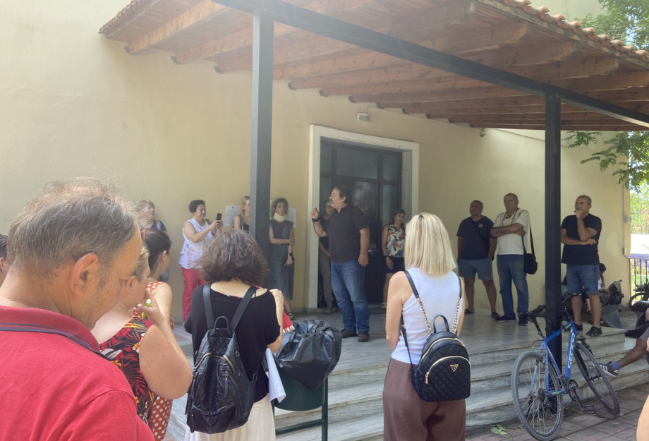 Παράσταση διαμαρτυρίας εκπαιδευτικών στην Δ/νση Αθμιας Εκπαίδευσης Σερρών