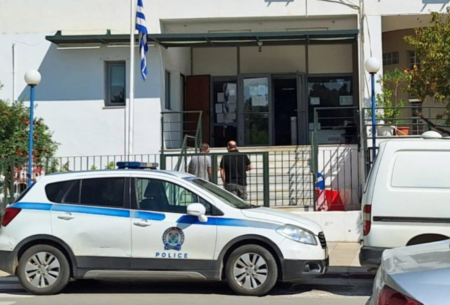 Θεσσαλονίκη: Συνελήφθη ένα άτομο για καλλιέργεια δενδρυλλίων κάνναβης Θεσσαλονίκη: Συνελήφθη ένα άτομο για καλλιέργεια δενδρυλλίων κάνναβης
