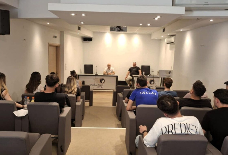 Ενημερωτική επίσκεψη σπουδαστών στο Επιμελητήριο Σερρών Ενημερωτική επίσκεψη σπουδαστών στο Επιμελητήριο Σερρών