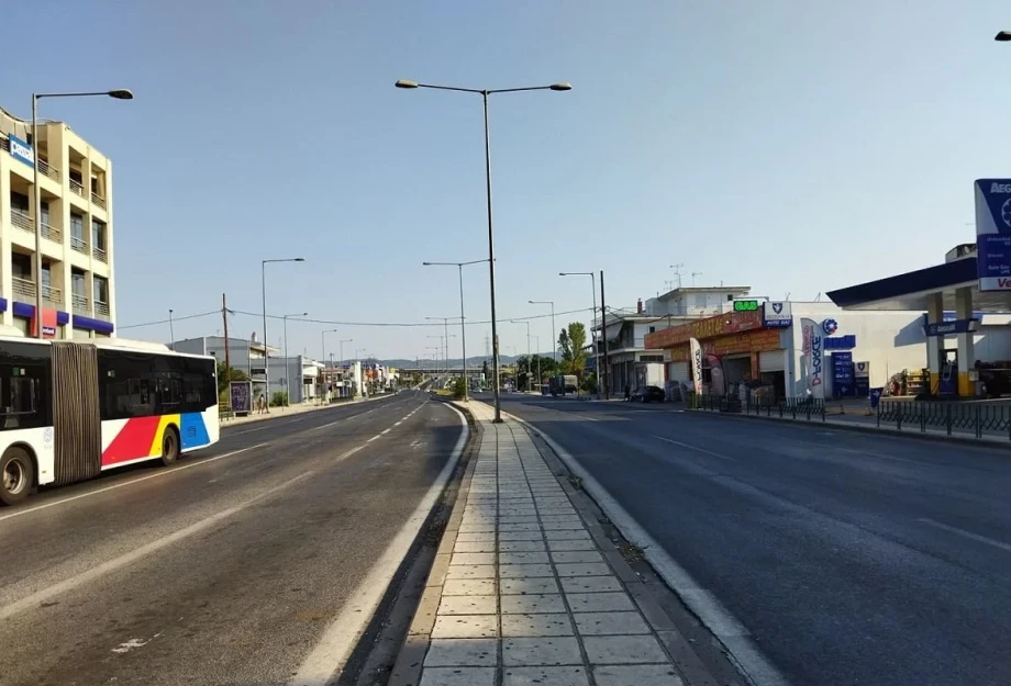 Εργασίες συντήρησης οδικού ηλεκτροφωτισμού στην οδό Λαγκαδά Εργασίες συντήρησης οδικού ηλεκτροφωτισμού στην οδό Λαγκαδά