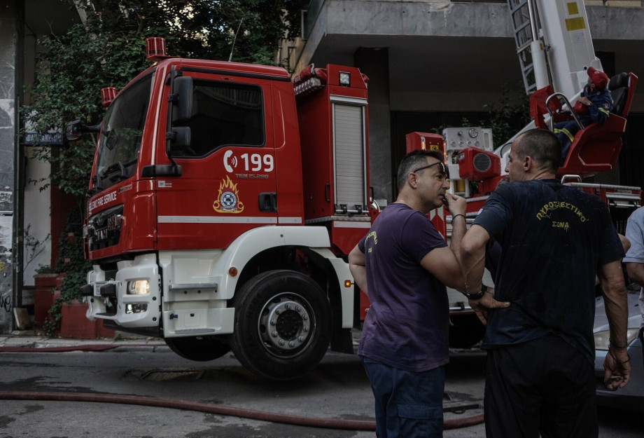 Φωτιά σε υπόγειο χώρο με ελαστικά στη Μιχαλακοπούλου - Διακοπή κυκλοφορίας