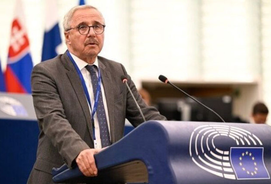 Γιάννης Μανιάτης: Πώς προστατεύετε τους Χριστιανικούς πληθυσμούς στη Συρία; Γιάννης Μανιάτης: Πώς προστατεύετε τους Χριστιανικούς πληθυσμούς στη Συρία;