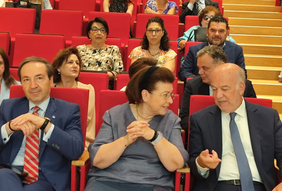 Μενδώνη & Φλωρίδης παρουσίασαν τις «Δράσεις Πολιτισμού για μια πιο φιλική Δικαιοσύνη» Μενδώνη & Φλωρίδης παρουσίασαν τις «Δράσεις Πολιτισμού για μια πιο φιλική Δικαιοσύνη»
