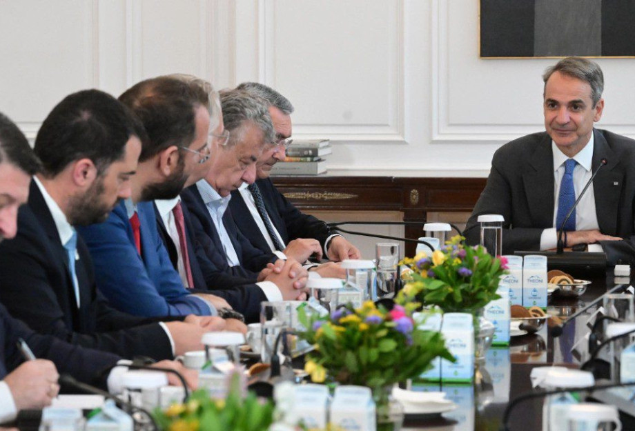 Συνάντηση Μητσοτάκη με τους 13 περιφερειάρχες Συνάντηση Μητσοτάκη με τους 13 περιφερειάρχες