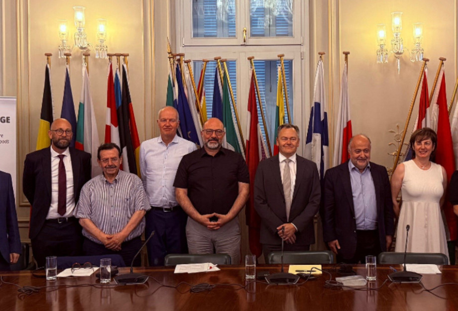 Σάκης Αρναούτογλου: Από τη Γη στο Πιάτο – Η Ελλάδα μπορεί να πρωτοστατήσει στο νέο ευρωπαϊκό διατροφικό μοντέλο. Σάκης Αρναούτογλου: Από τη Γη στο Πιάτο – Η Ελλάδα μπορεί να πρωτοστατήσει στο νέο ευρωπαϊκό διατροφικό μοντέλο.