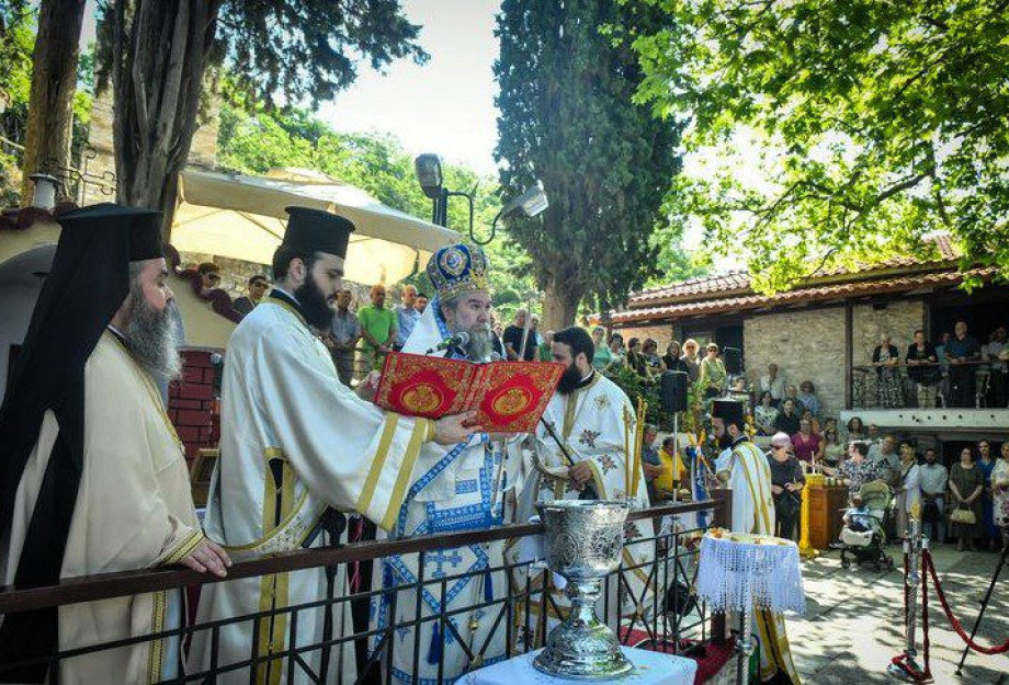 Σερρών Θεολόγος: «Το Άγιον Πνεύμα φανερώνει τον Χριστό, ως Σωτήρα και Λυτρωτή του κόσμου» Σερρών Θεολόγος: «Το Άγιον Πνεύμα φανερώνει τον Χριστό, ως Σωτήρα και Λυτρωτή του κόσμου»