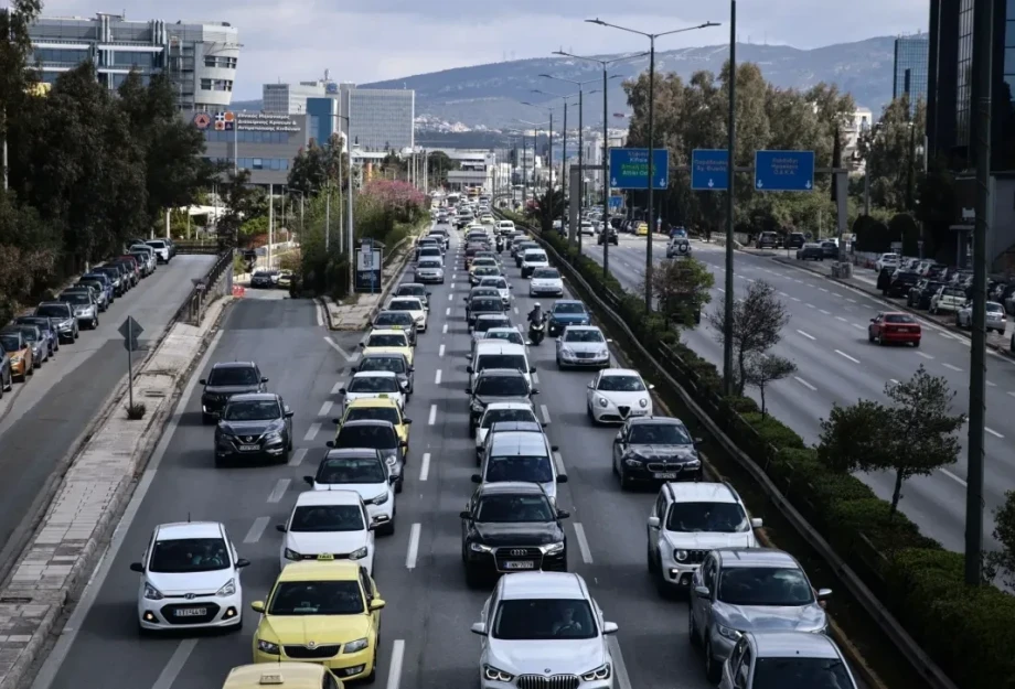 Κίνηση: Επέστρεψαν και οι τελευταίοι αδειούχοι στην Αθήνα - Μποτιλιάρισμα σε Κηφισό και Κηφισίας Κίνηση: Επέστρεψαν και οι τελευταίοι αδειούχοι στην Αθήνα - Μποτιλιάρισμα σε Κηφισό και Κηφισίας