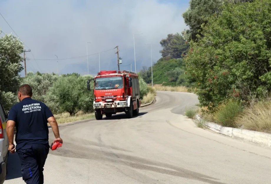 Φωτιά στο Αγρίνιο: Επιχειρούν επίγειες και εναέριες δυνάμεις