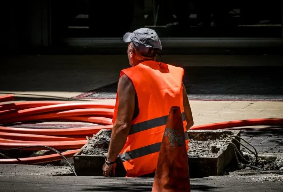 Έκτακτα μέτρα για την αντιμετώπιση της θερμικής καταπόνησης των εργαζομένων τη Δευτέρα Έκτακτα μέτρα για την αντιμετώπιση της θερμικής καταπόνησης των εργαζομένων τη Δευτέρα