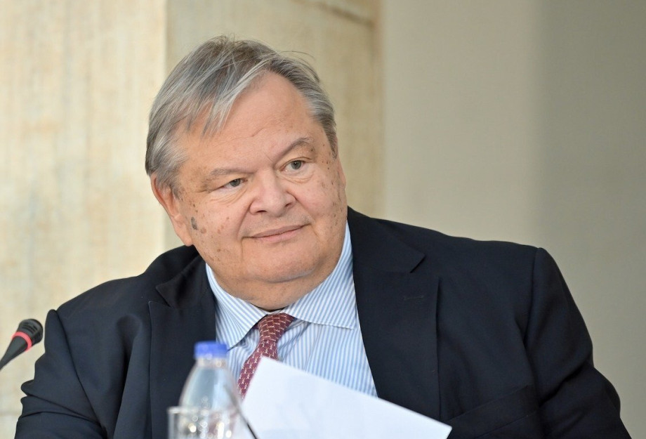 Ευάγγελος Βενιζέλος: Ευτελισμός των θεσμών λόγω κρίσης νομιμοποίησης Ευάγγελος Βενιζέλος: Ευτελισμός των θεσμών λόγω κρίσης νομιμοποίησης