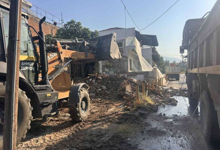 Σέρρες - Συνεχίζονται οι κατεδαφίσεις ετοιμόρροπων και επικίνδυνων κτιρίων
