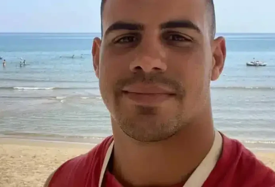 Αυτός είναι ο 24χρονος ναυαγοσώστης που έσωσε κοριτσάκι 3 ετών από πνιγμό – «Με ένοιαζε μόνο να γίνει καλά το παιδί» Αυτός είναι ο 24χρονος ναυαγοσώστης που έσωσε κοριτσάκι 3 ετών από πνιγμό – «Με ένοιαζε μόνο να γίνει καλά το παιδί»