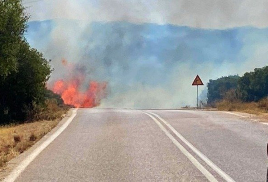 Υπό μερικό έλεγχο τέθηκε η πυρκαγιά στο Στρατώνι Χαλκιδικής