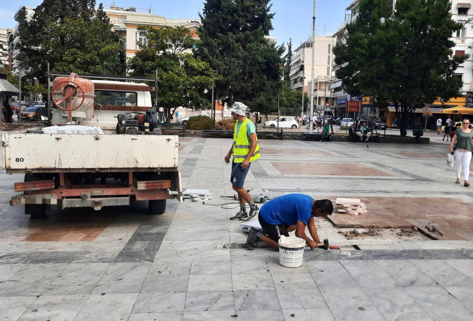 Πλατεία Ελευθερίας: Αλλάζουν τα πλακίδια Πλατεία Ελευθερίας: Αλλάζουν τα πλακίδια